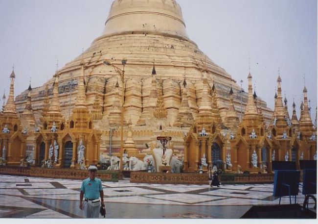 ヤンゴンのシェッダゴンパゴダ