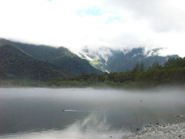 上高地☆バスを降りたらそこにはもやがかった池がお出迎え♪