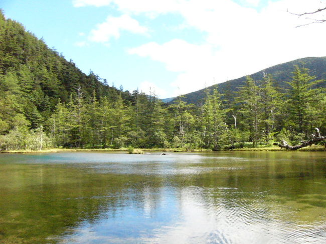 上高地トレッキングの目標地点の明神池☆