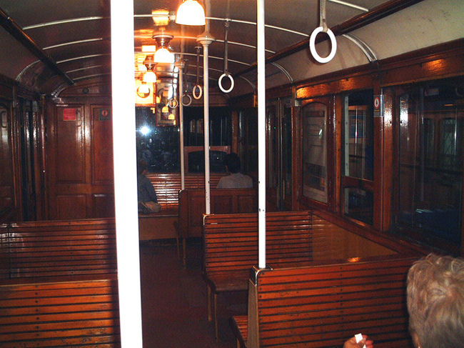 地下鉄Ｃライン内部<br />レトロな感じがマニアにはたまらない？