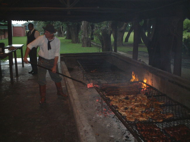 ブエノスアイレスッ子のパワーの源<br />アサード（分厚いステーキ）！<br />でも美味しくって何枚でもいける