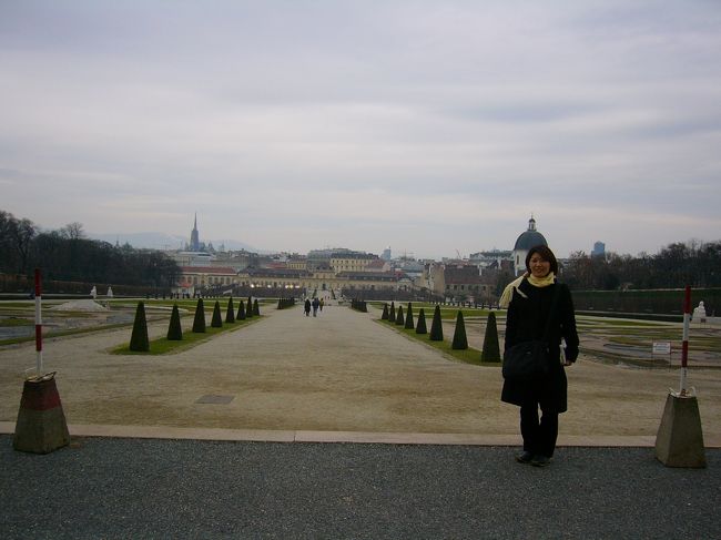 下宮と上宮の間にある庭はとても広いです。