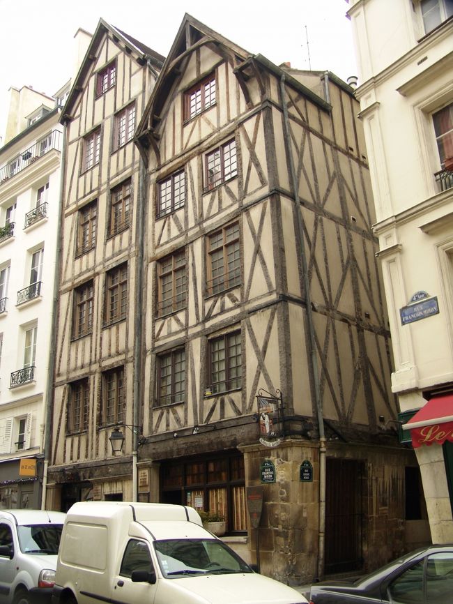 フランソワ・ミロン通りの15世紀の木組みの家<br />