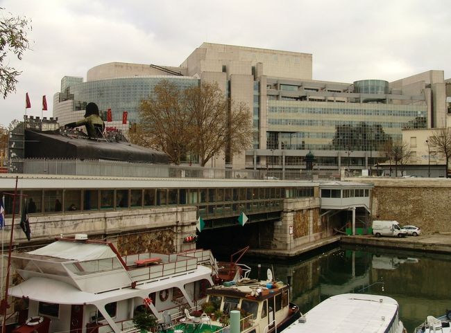 バスティーユ　アルスナル港 <br />サン・マルタン運河暗渠入口<br />オペラ　バスティーユとメトロ1号線ホーム　<br />