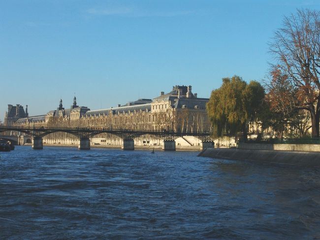 セーヌ川からポンデザール　ルーブル宮