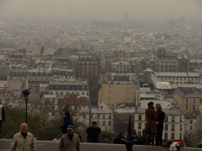 ﾓﾝﾏﾙﾄﾙ　サクレクール寺院テラスから<br />