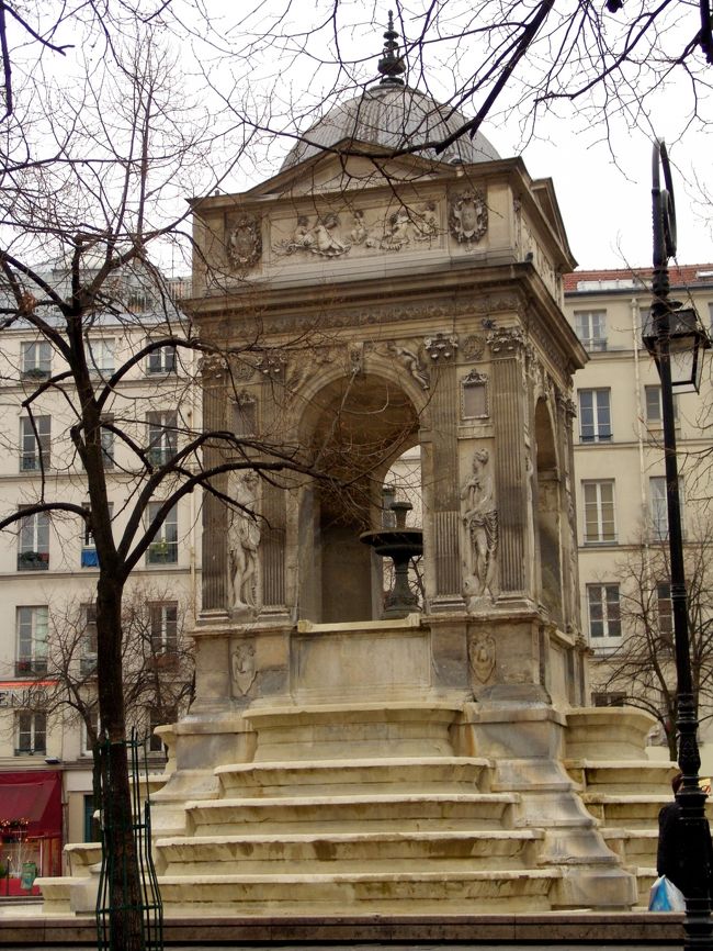 レ・アール　<br />イノサン噴水