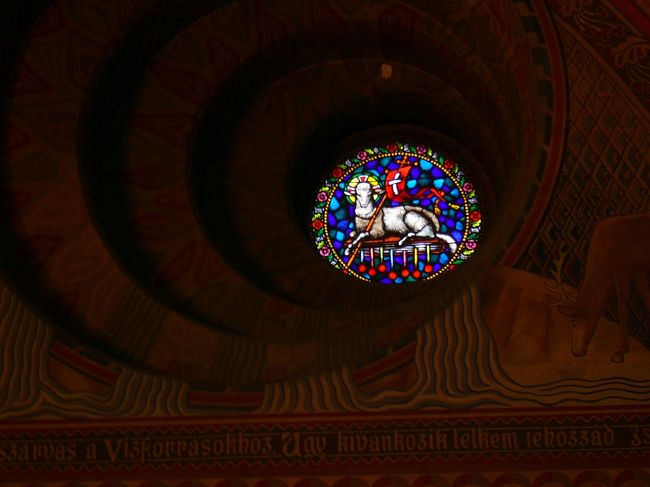 羊のステンドグラス。