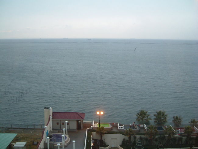 　ﾎﾃﾙの部屋からは東京湾が・・・。<br />　11時にﾎﾃﾙに着いた時はまだ引き潮で、潮干狩りをする人たちがたくさんいたのですが、夕方、あっというまに満潮になっていました。　ちなみにこの日はあさりの解禁日でした。