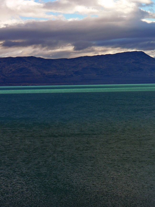 アルヘンティーノの光景。湖水の色が変化する。<br />