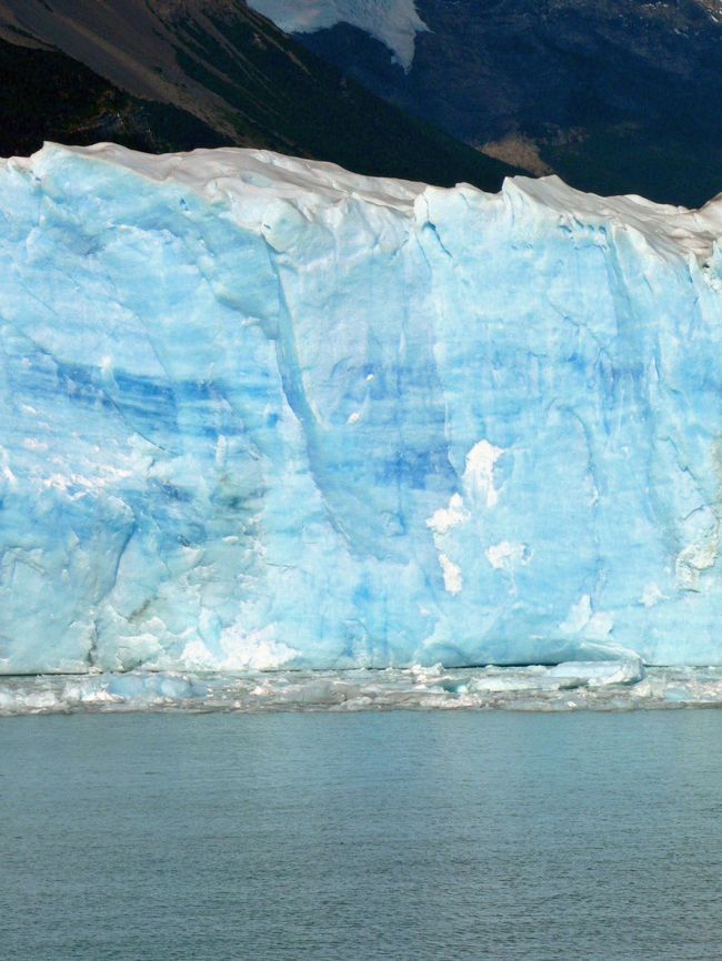 ペリト・モレノ氷河の光景。<br />