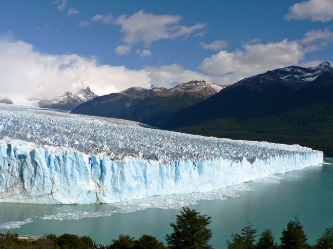 ペリト・モレノ氷河の光景。<br />