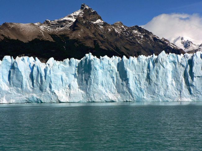 観光船から見るペリト・モレノ氷河。