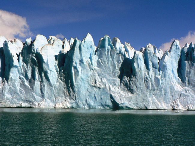 観光船から見るペリト・モレノ氷河。