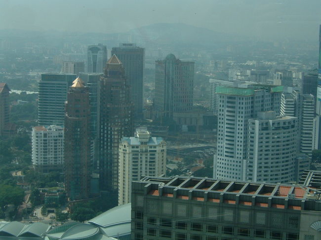 南西側の風景。ビルが立ち並んでいます。
