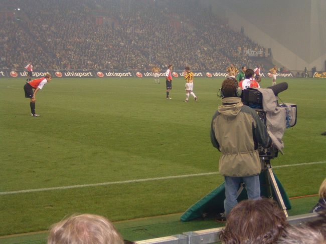 カメラマンも選手も本当に近くに！<br />こんなに近くでプロのサッカーの試合を観戦したのは初めてでした。ただ、下のほう過ぎてグランド全体を見るには少し大変でした。