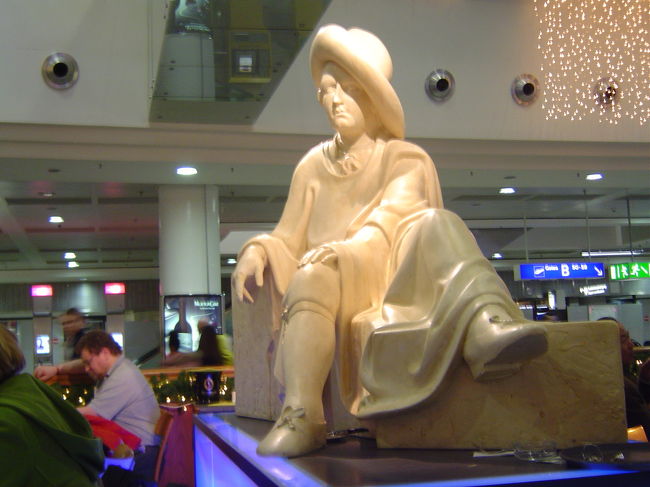 FRAにある銅像。