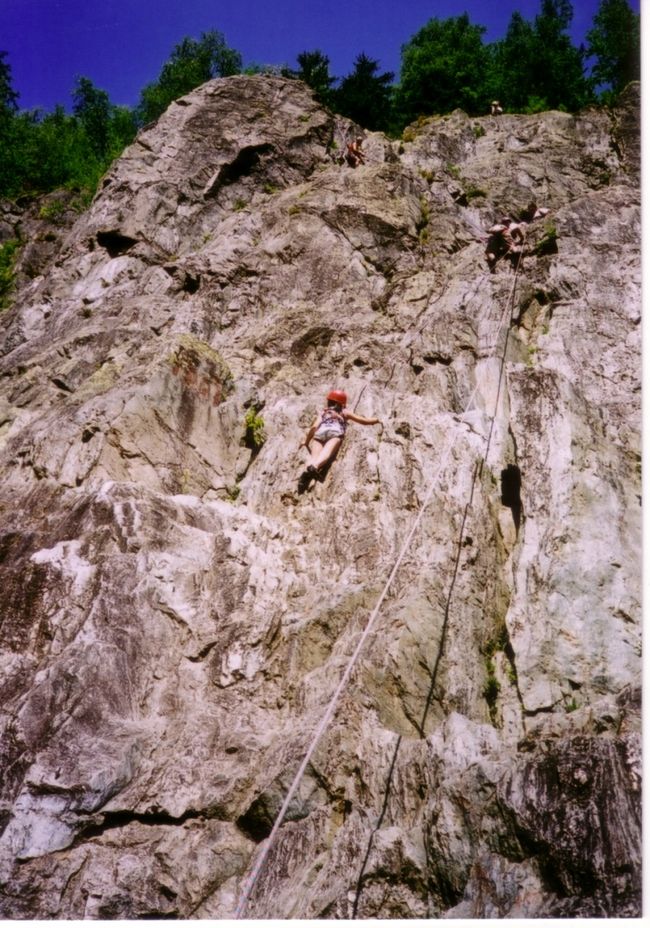 エギュレットに登る前に、シャモニー郊外のガイヤンの岩場で練習しました。