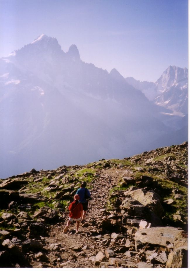 さらに、ドリュ，ベルトも正面に望めます。