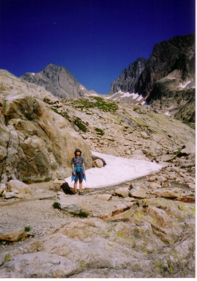 ラック・ブランまであとわずか。<br />雪渓の雪で体を冷やして、元気を取り戻しました。