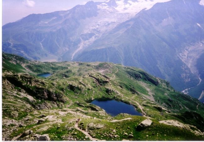 眼下に見えるのは、シェズリー湖。<br />ここまで下っていきます。