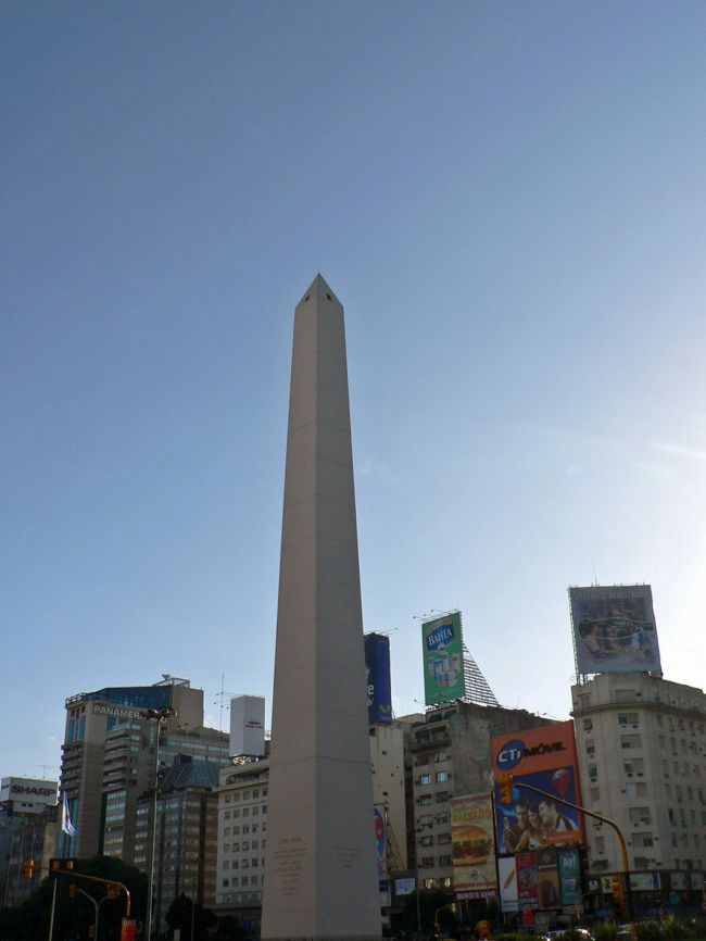 ７月９日通りの中心、オベリスコ。<br />