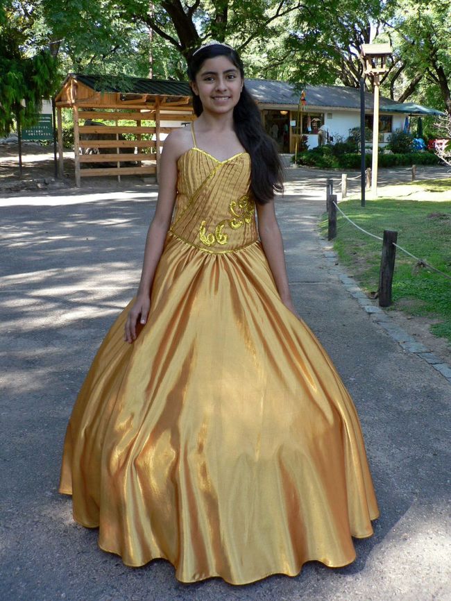 日本庭園に写真撮影に来ていた少女。<br />