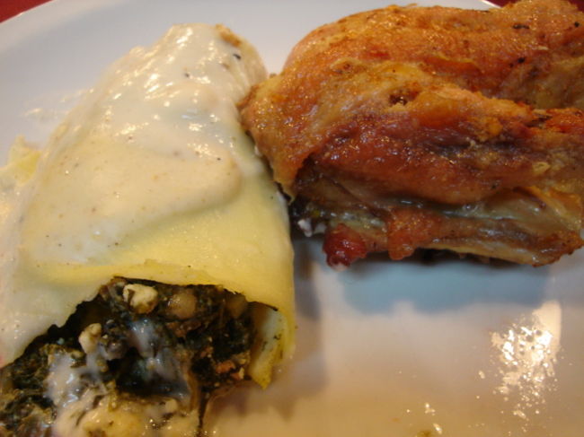 荷物の整理がひと段落したらディナーへ。ブッフェスタイルのレストランですが面白いのは好きなものをとって重さでお金を支払うシステムです。<br />サラダもいろんな種類があっておいしかった〜♪<br />夕食を終えて家に戻ったらすでに1時過ぎ…即就寝。