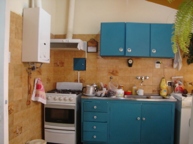 台所。お手伝いさんとママはいっつも台所にいて働いていました。すごく働き者だし料理もおいしくて尊敬しちゃいます。