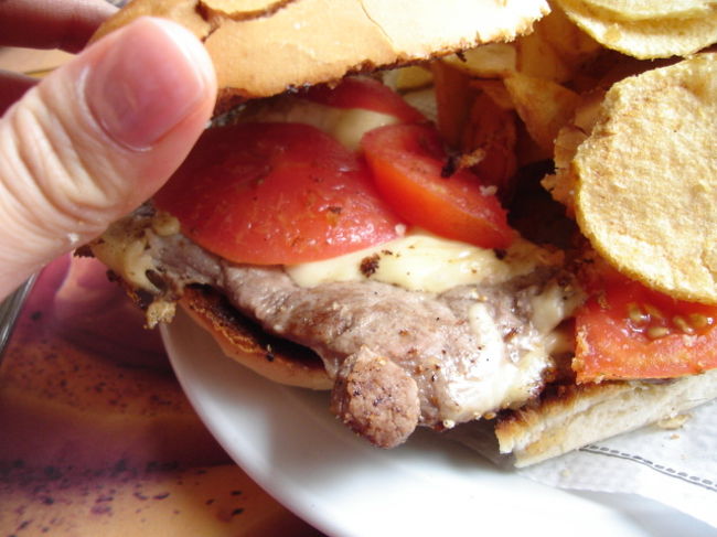 ポテチも挟んでいただきました！アルゼンチンビーフのグリルは絶対お勧め！