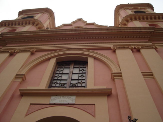 Santa Catalina教会は入ったら修道女たちがお祈りをしている最中だったので内部の写真撮影は遠慮しました。