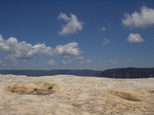 一日ツアーを利用してブルーマウンテンへ。私の参加したツアーは、他のツアーではいかない見所スポット(写真)へ案内してくれました。名前を忘れてしまったのだけれど、人が少なくてとっても良かったです。