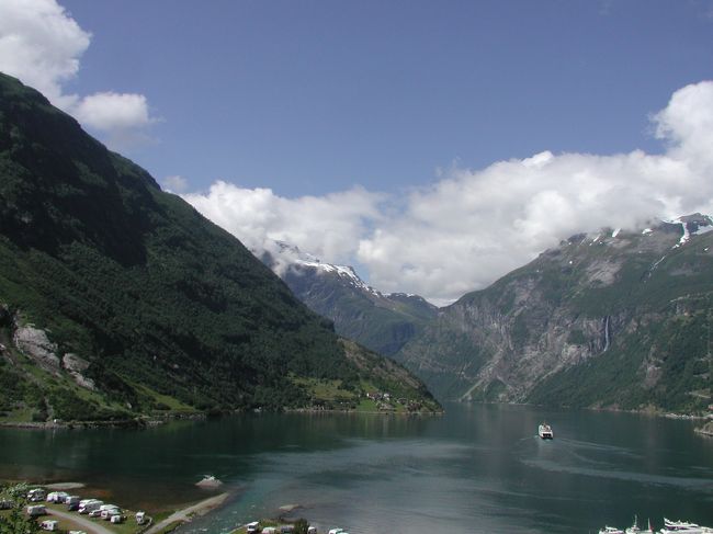 ガイランゲルフィヨルド<br />だんだん晴れてきて、この青空です。