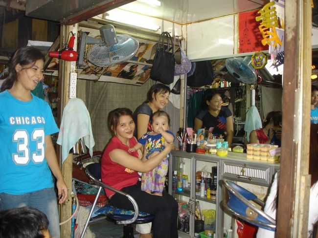 シェムリアップの屋台の美容室。シャンプーを試してみた。