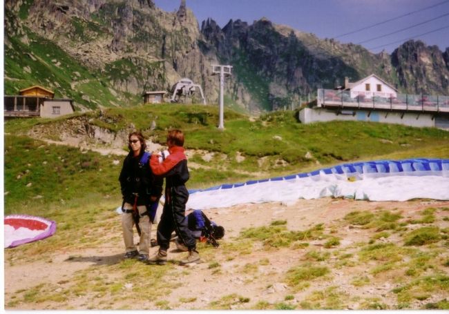 ヘルメットを着けてもらって・・・。