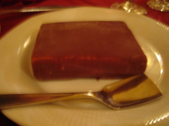 こちらはチョコでコーティングされたアイスクリーム。やっぱアイスを食べると食事が気持ちよくしまります（笑）