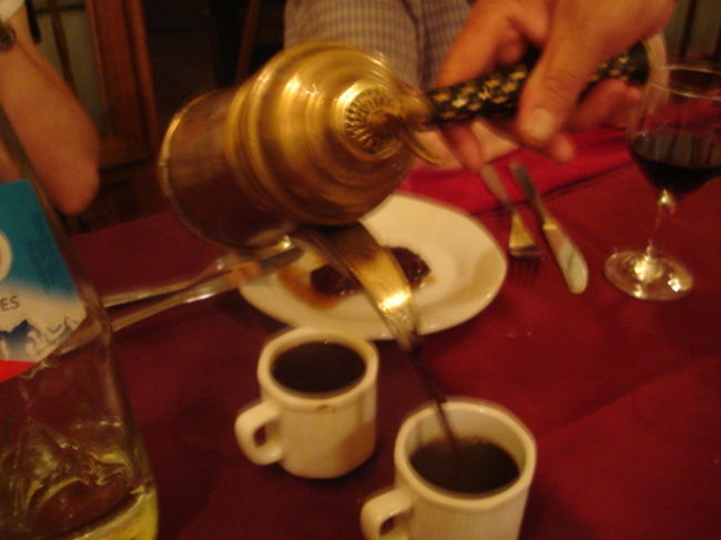 食後のコーヒー。トルココーヒーちっくに濃厚でたまらんおいしさです。こんな濃いコーヒー飲んだのにタクシーで家に帰ったら速攻で熟睡できました♪