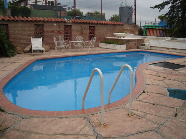 朝食後に一度街にでてお買い物、午後の美容室の予約を済ませて帰宅後ランチまでプールひと泳ぎ。