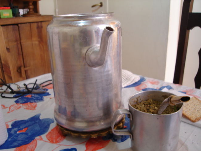アルゼンチン朝の光景。マテ茶