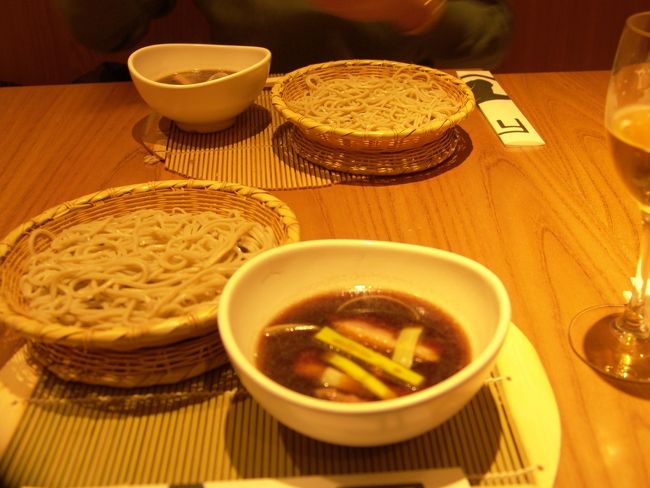 パリの手打ち蕎麦屋 「円（ＹＥＮ）」　<br />鴨蕎麦を食べました。とても美味しくざるを追加しました。　Cafe Les Deax Magotsの傍です。