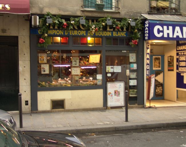 ドフィーヌ通り　シャルキトリ・シャルルです。<br />白ブータン（ソーセージ）真空パックで買いました。<br />ヨーロッパチャンピオンの味はとても上品でした。