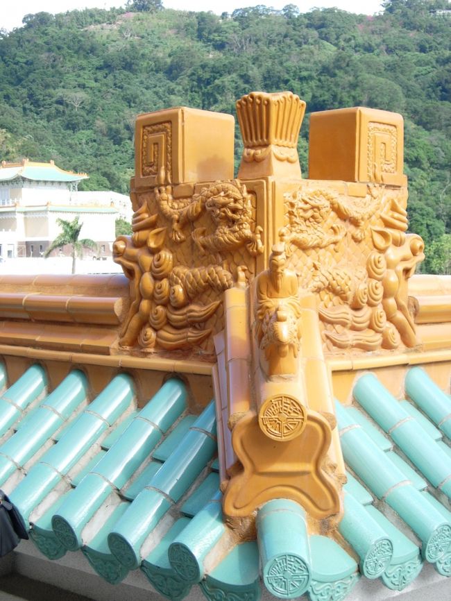 中国っぽい彫り物、、って中国か･･･