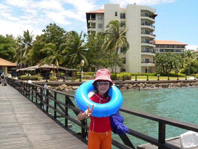 ４日目は無人島のマムテイック島へ。ホテルの舟乗り場からスピードボートで１０分。