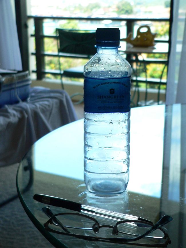 このシャングリア特性のミネラルウォーターが毎日人数分補充されます。