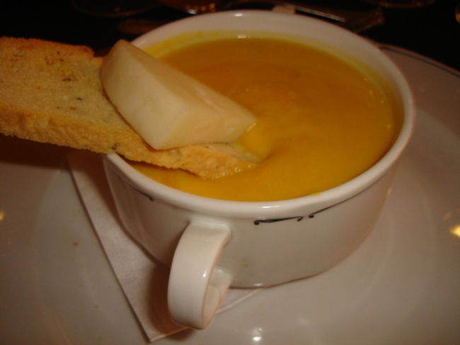 パンプキンスープはぱんとチーズと一緒に