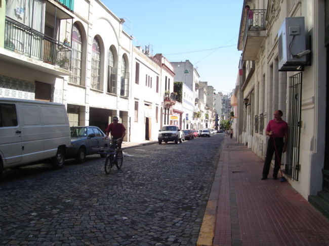 朝はサンテルモ地区をお散歩しながら建物を見て歩きました。静かでかわいいカフェとかあって素敵な地区です。