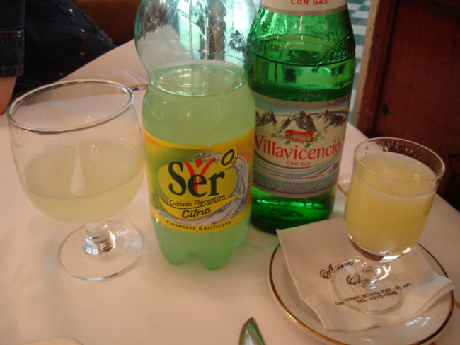 お昼にホテルの近くのパブに入ってランチしました。