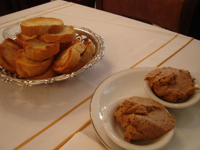 パンとパティがサービスででてきます。このパティがうまかった。