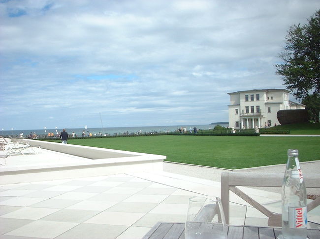 テラス席でランチを食べようかと言ってたら、急に晴れ間が出てきた。うれしー。