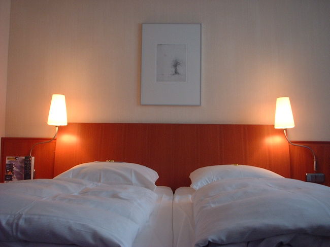 ホテルの室内。